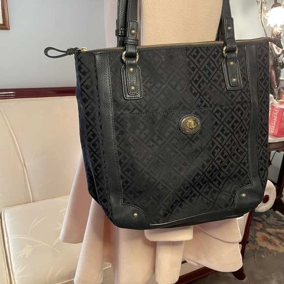 Tommy Hilfiger Logo Black Shoulder Bag - Picture 4 of 13